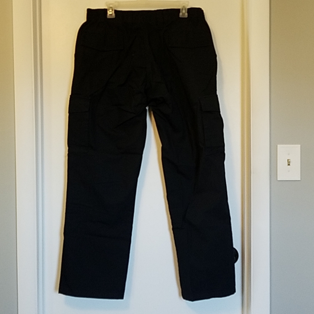 Mens' Black Cargo Pants - Picture 4 of 5
